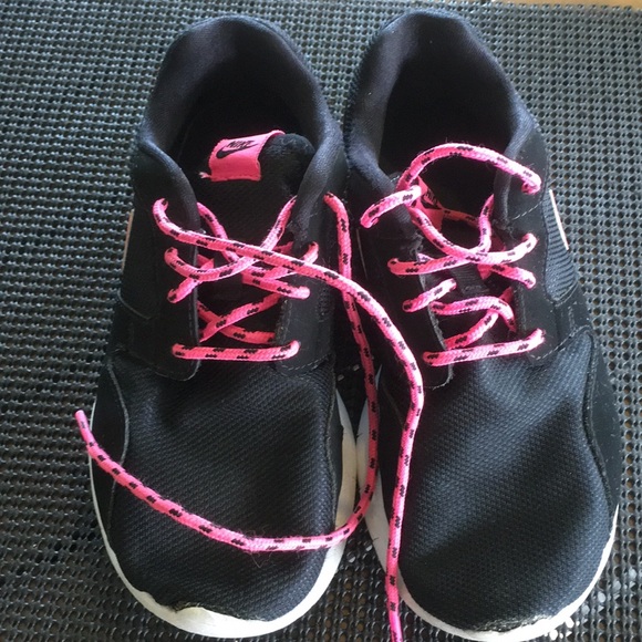 Girls Nike shoes - Picture 5 of 6